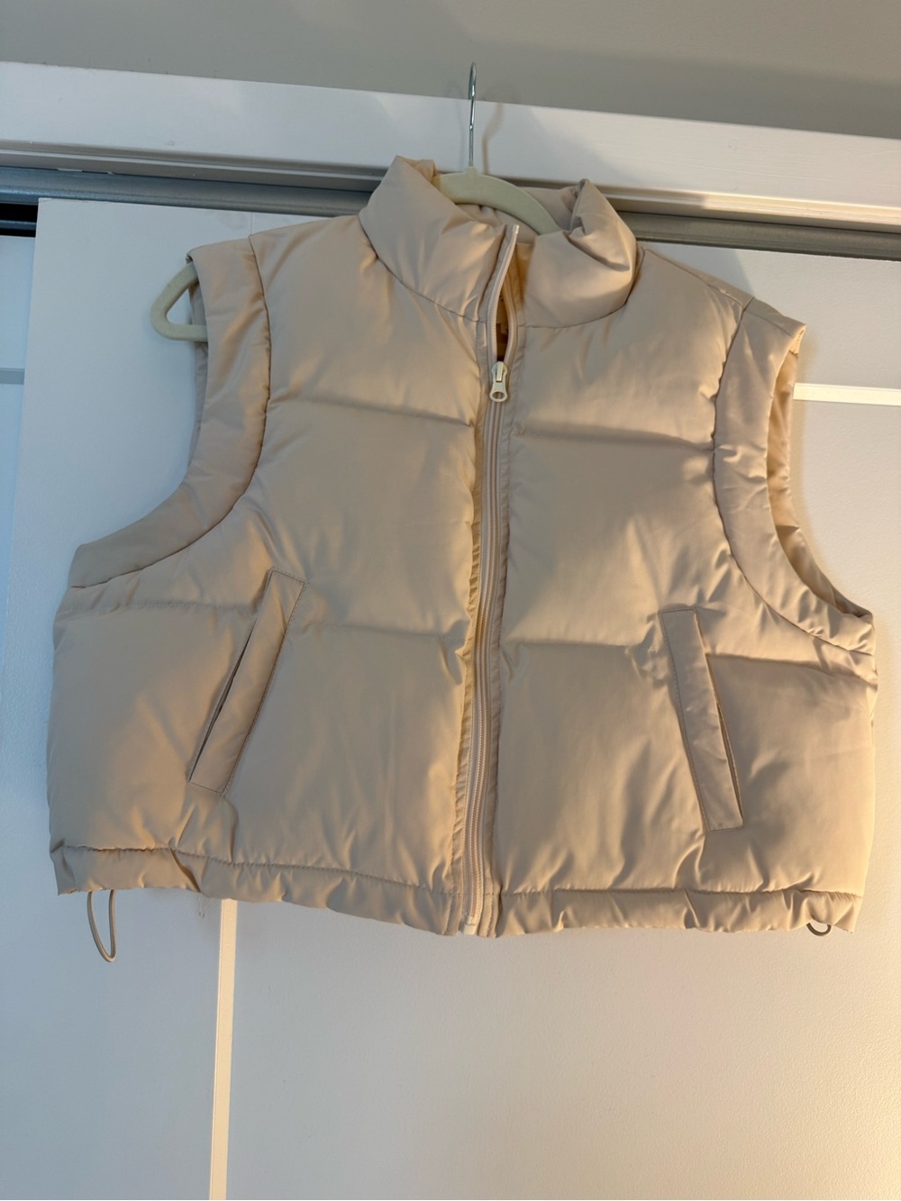 Le Lis Cropped Puffer Vest - Cream